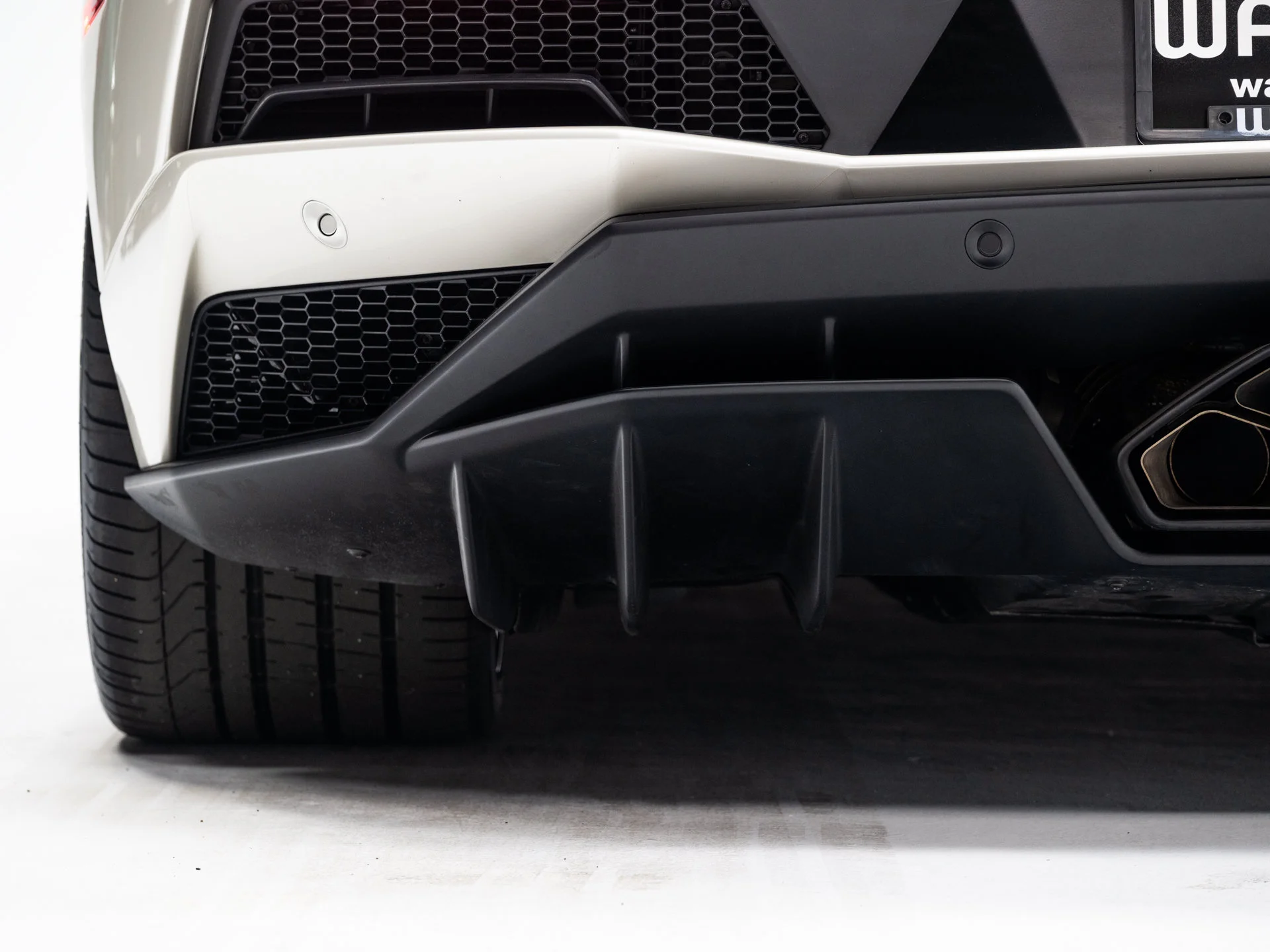 Used 2018 Bianco Isis Lamborghini  image 23