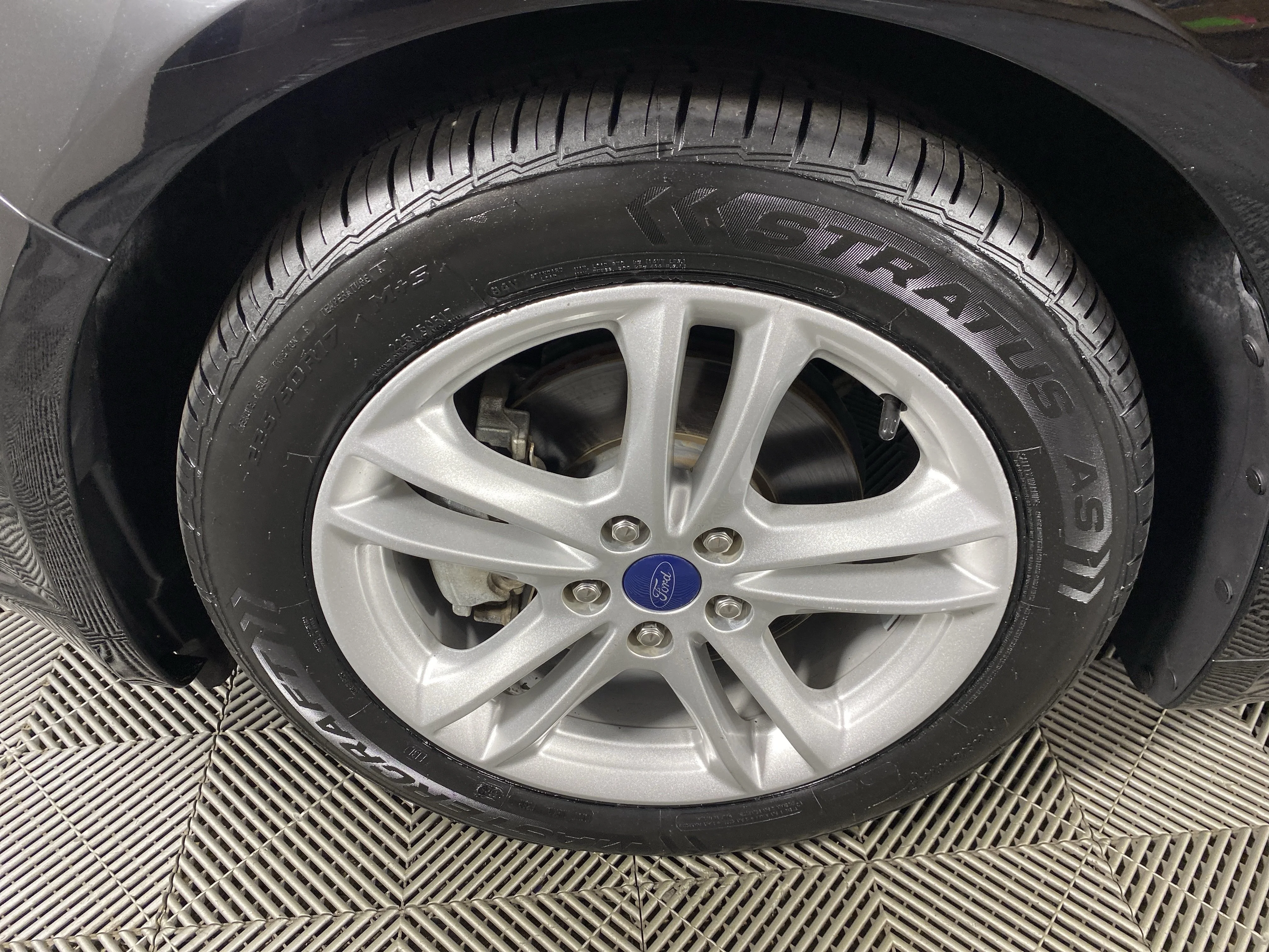 Used 2018 Shadow Black Ford S image 11