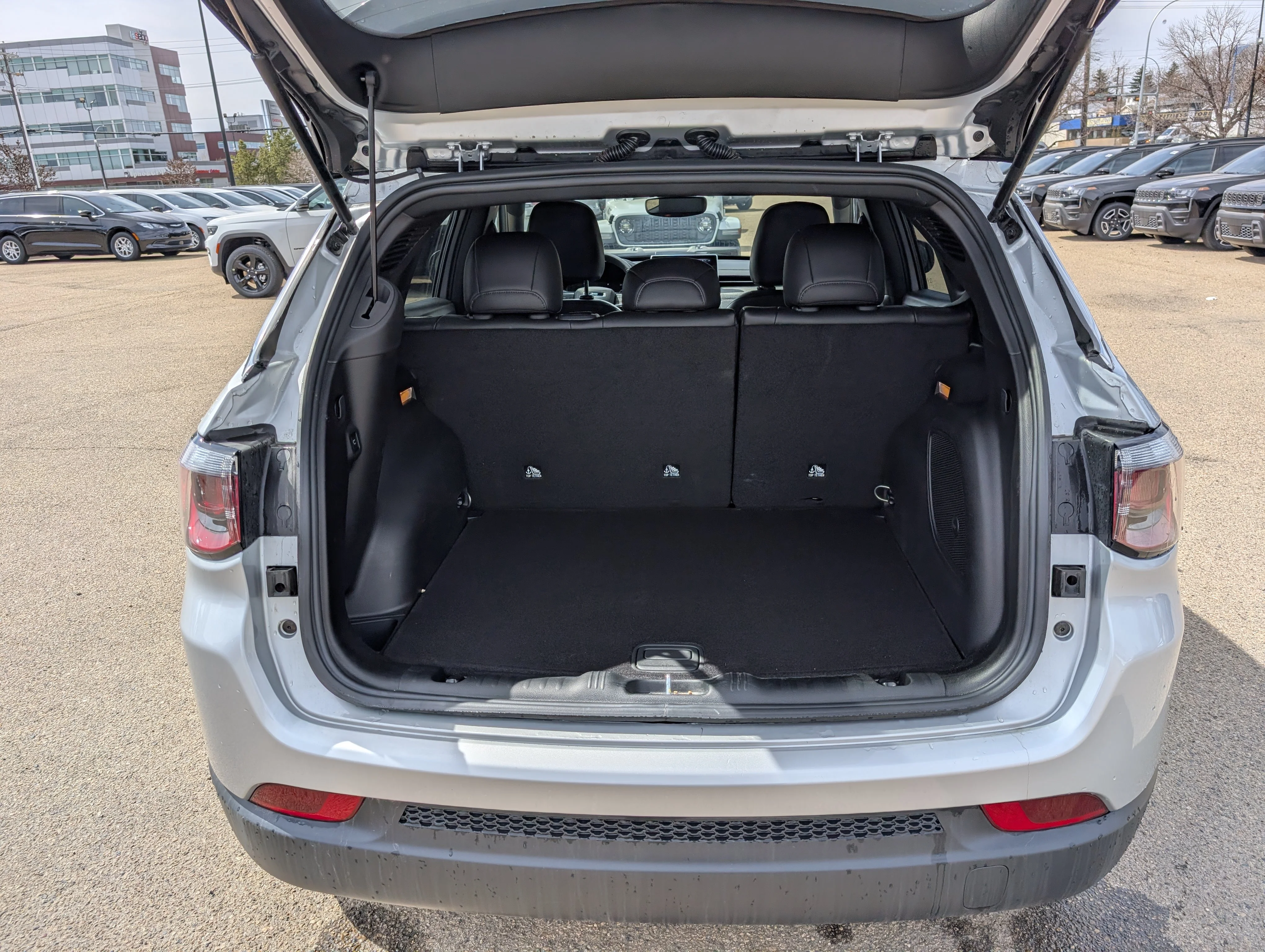 New 2025 Silver Zynith Metallic Jeep North image 6