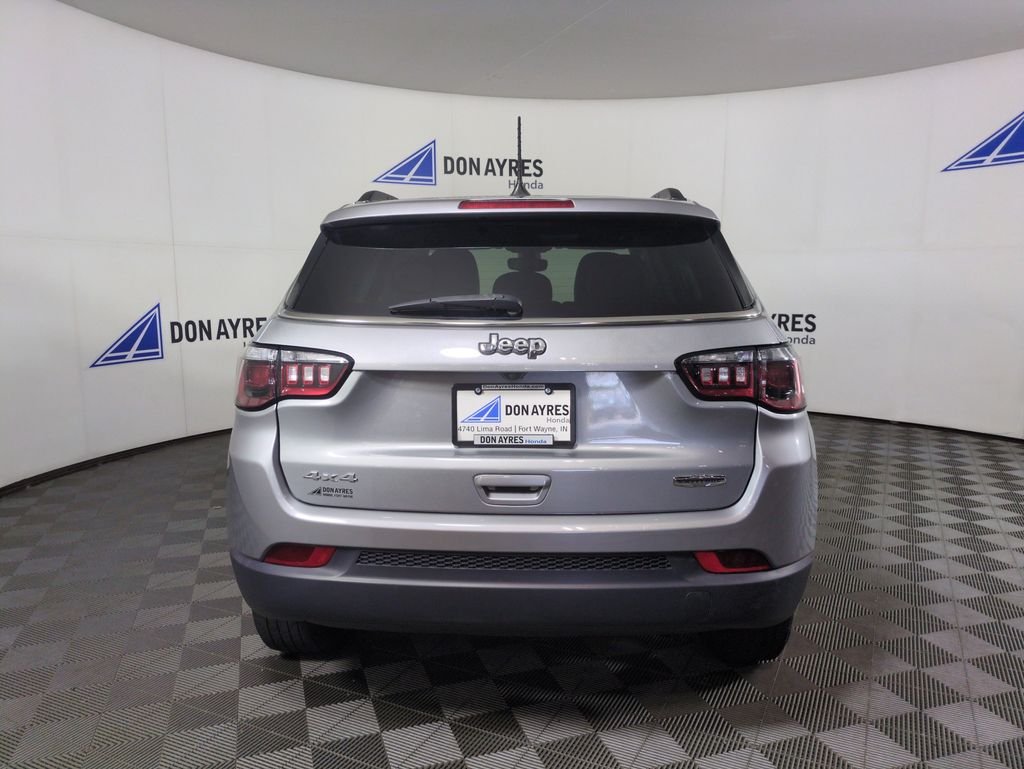 Used 2021 Billet Silver Metallic Jeep Latitude image 4