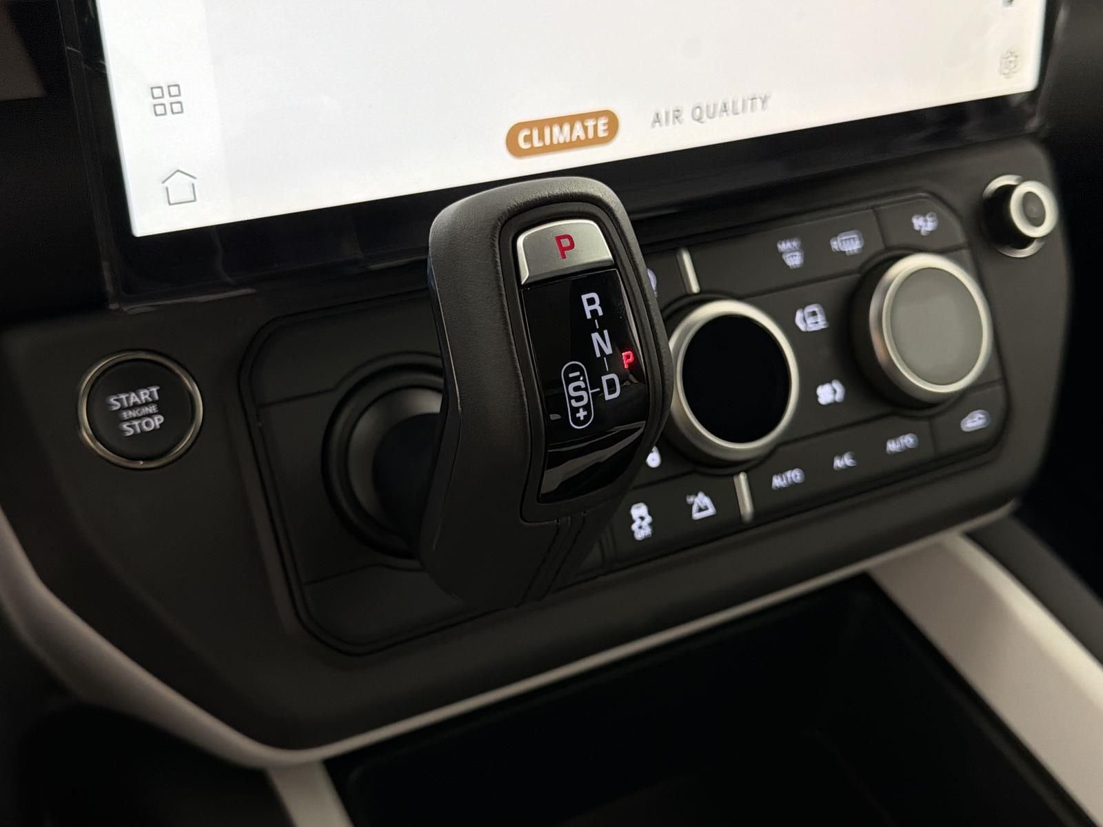 2026 Land Rover Defender X-Dynamic SE - Photo 16