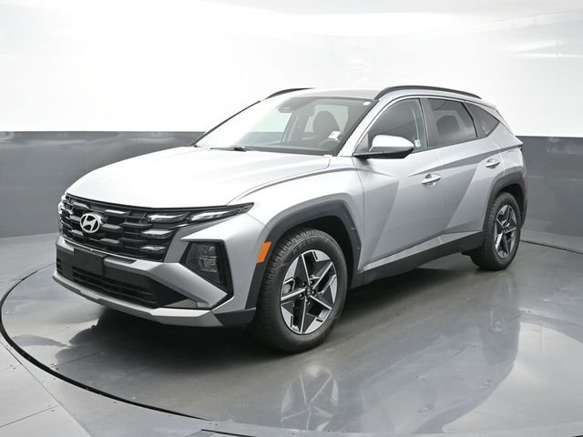 Used 2025 Silver Hyundai SEL image 3