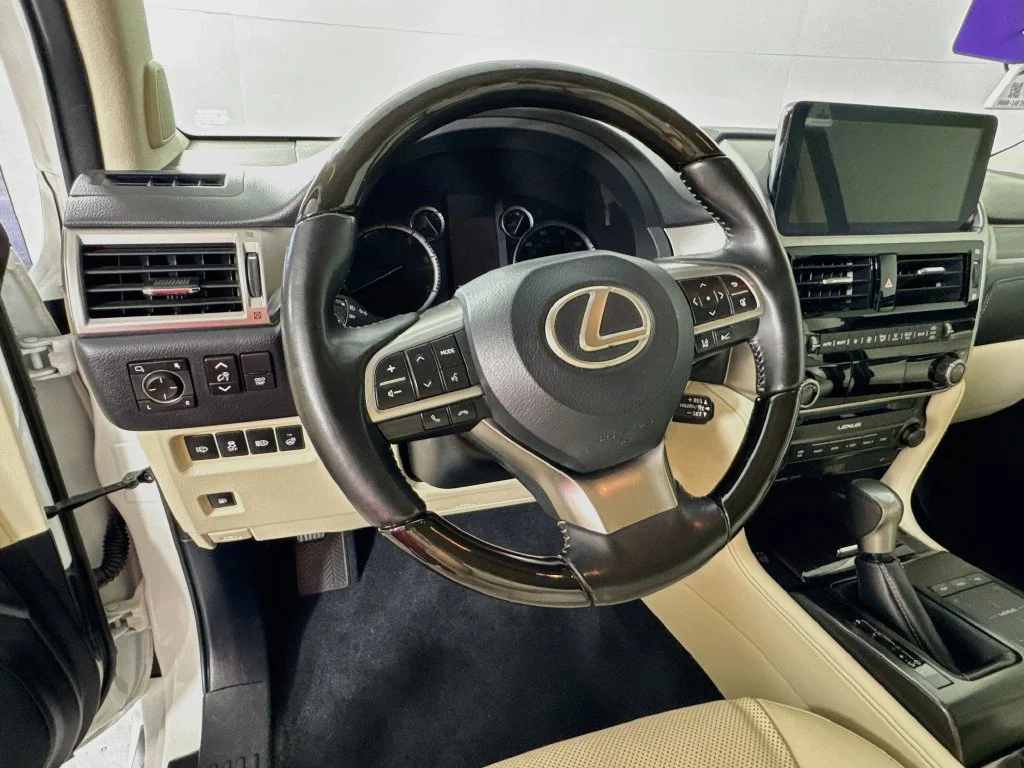 Used 2023 White Lexus 460 image 11