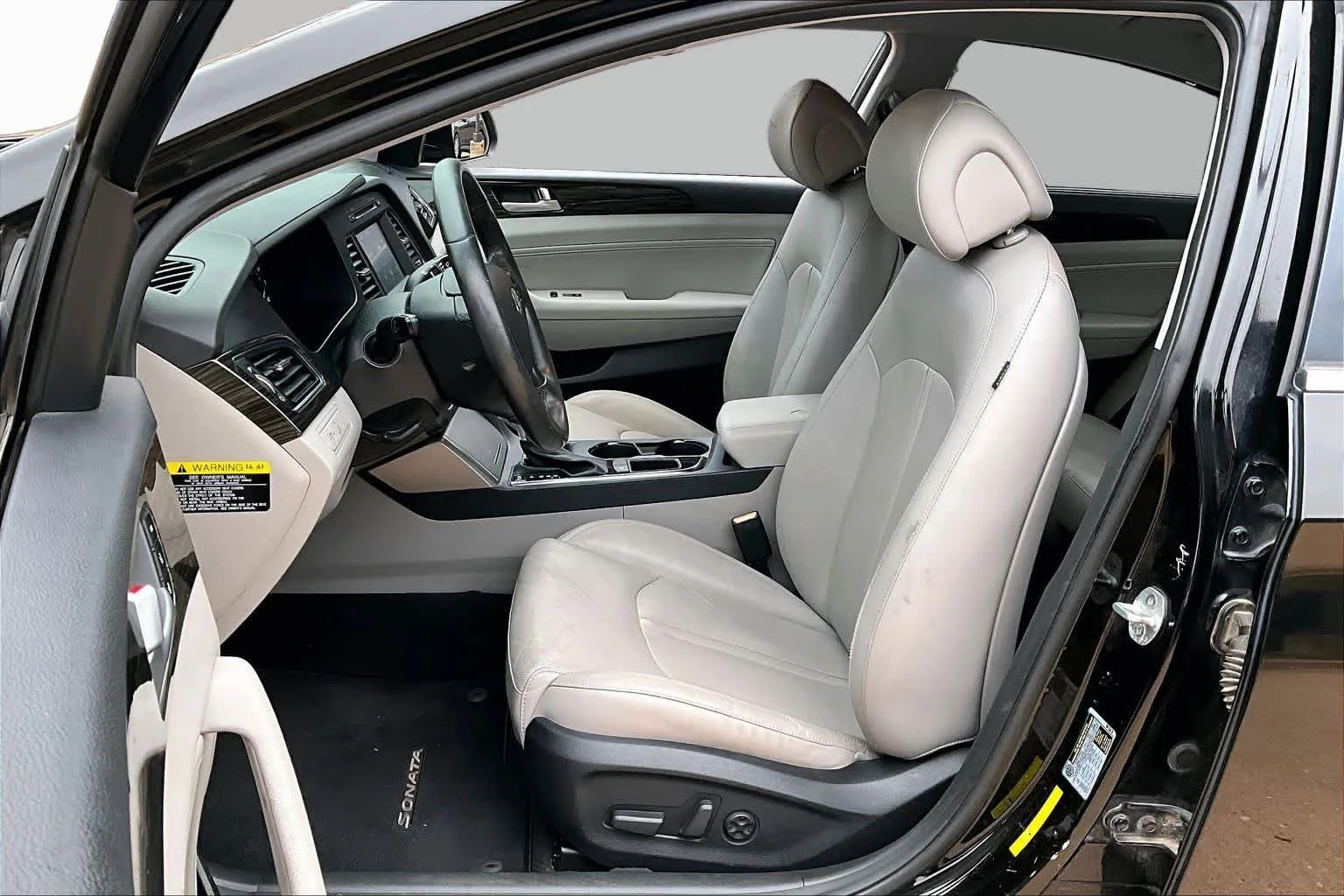 Used 2017 Eclipse Black Hyundai Limited image 8