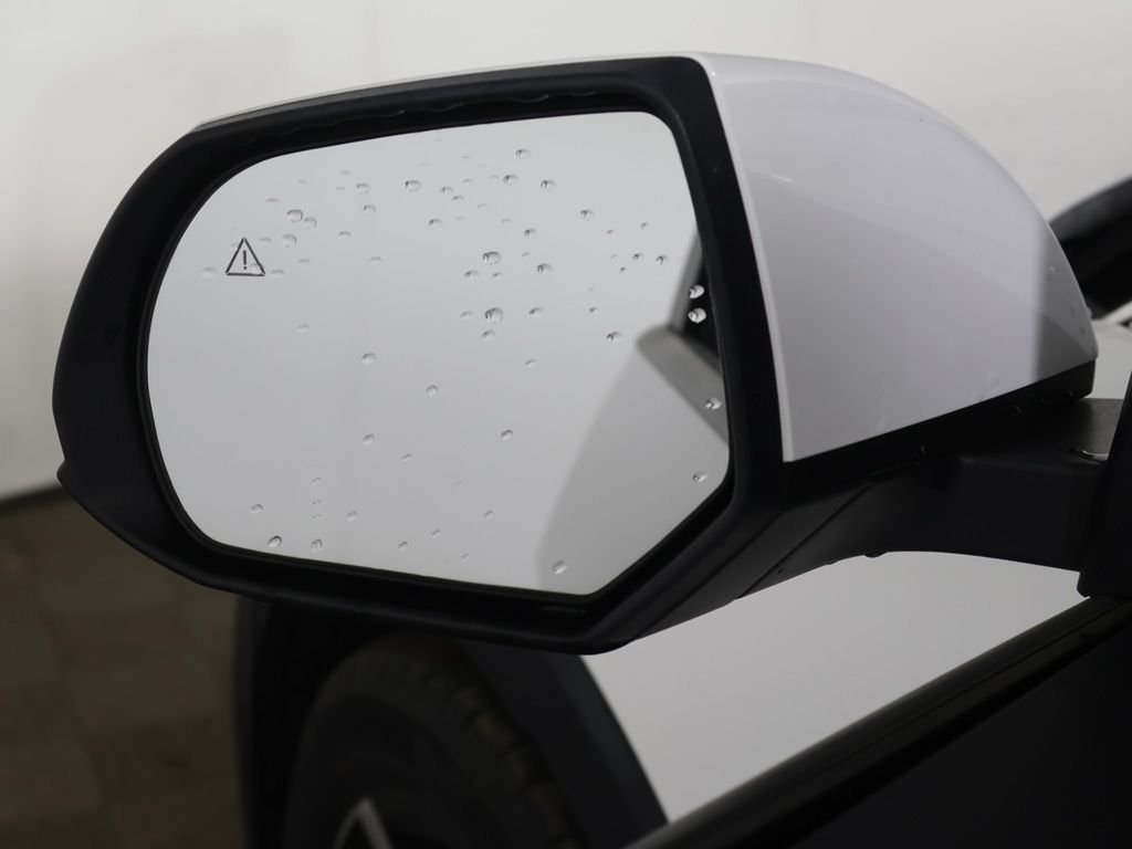 Used 2024 White Hyundai SEL image 33