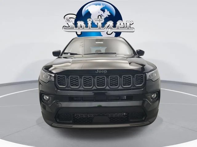New 2026 Diamond Black Crystal Pearl-Coat Exterior Paint Jeep Limited image 4