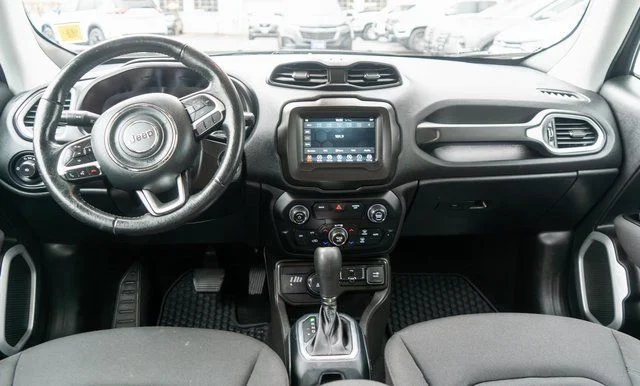 Used 2020 Black Jeep Latitude image 15