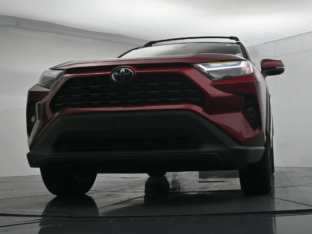 Used 2022 Red Toyota XLE image 18