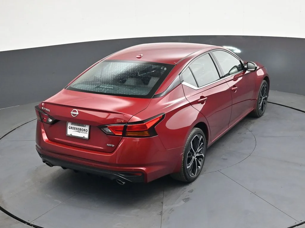 Used 2025 Red Nissan 2.5 SR image 35