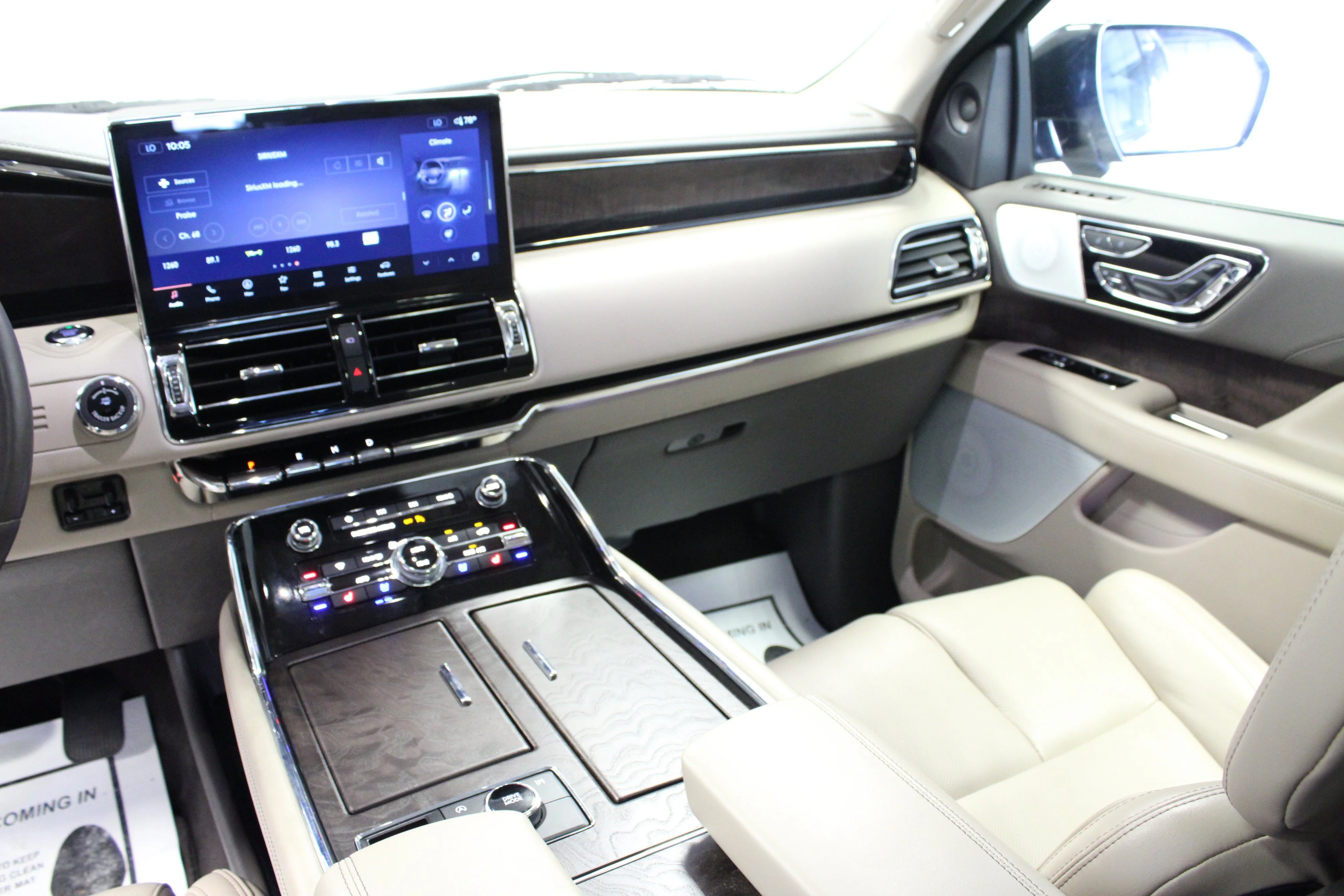 Used 2024 Ceramic Pearl Metallic Tri-Coat Lincoln Reserve image 20