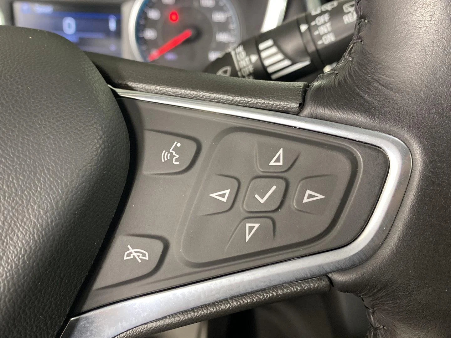 Used 2022 Mosaic Black Metallic Chevrolet LT image 10