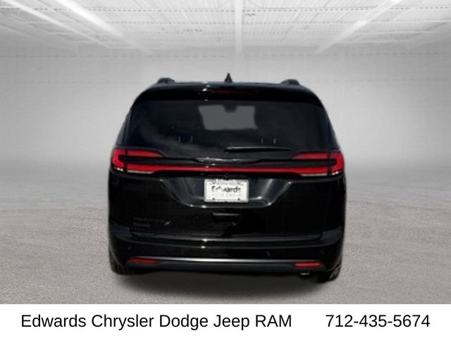 2026 Chrysler Pacifica Select - Photo 8
