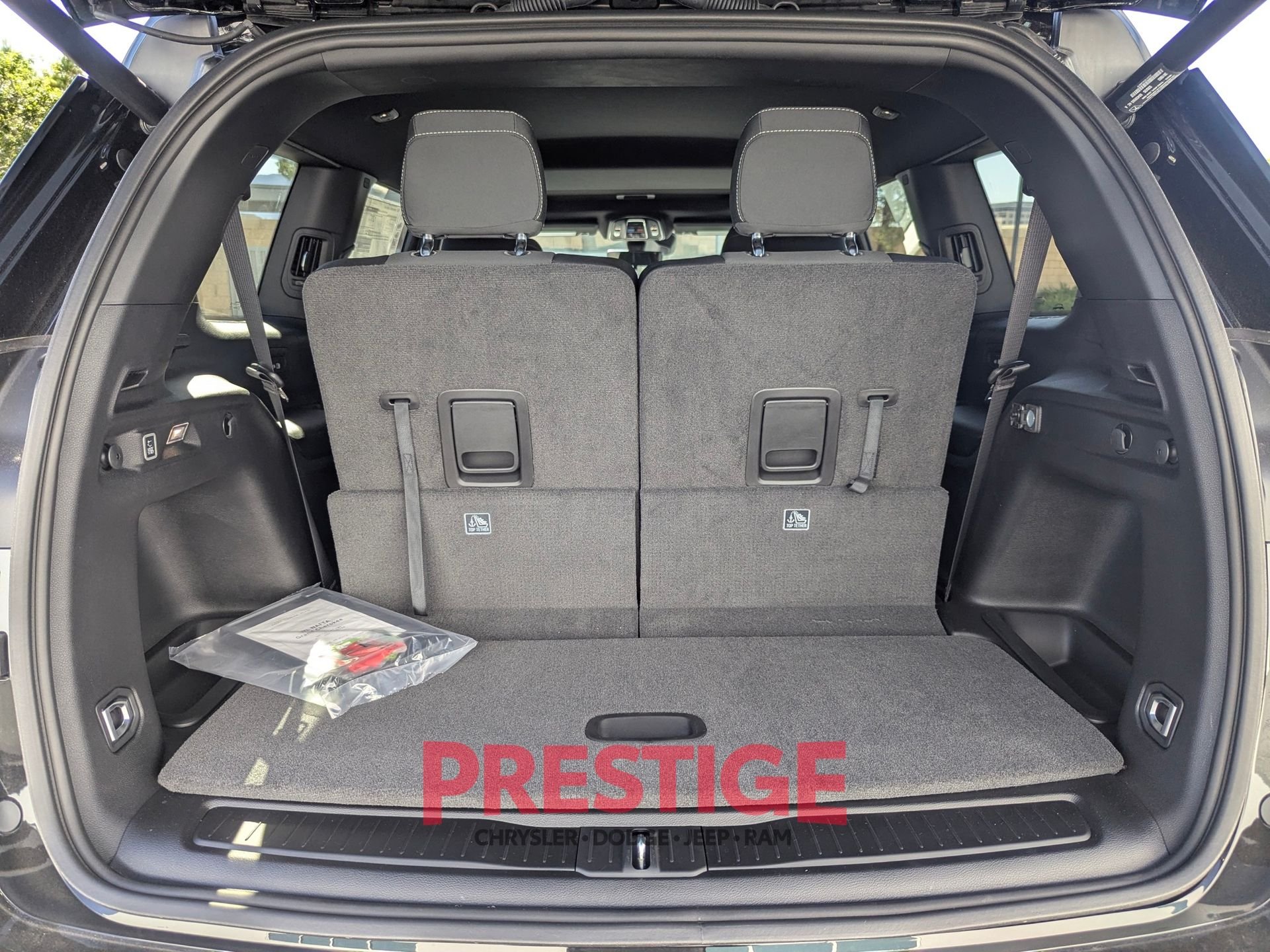 New 2026 Diamond Black Crystal Pearlcoat Jeep Laredo image 7
