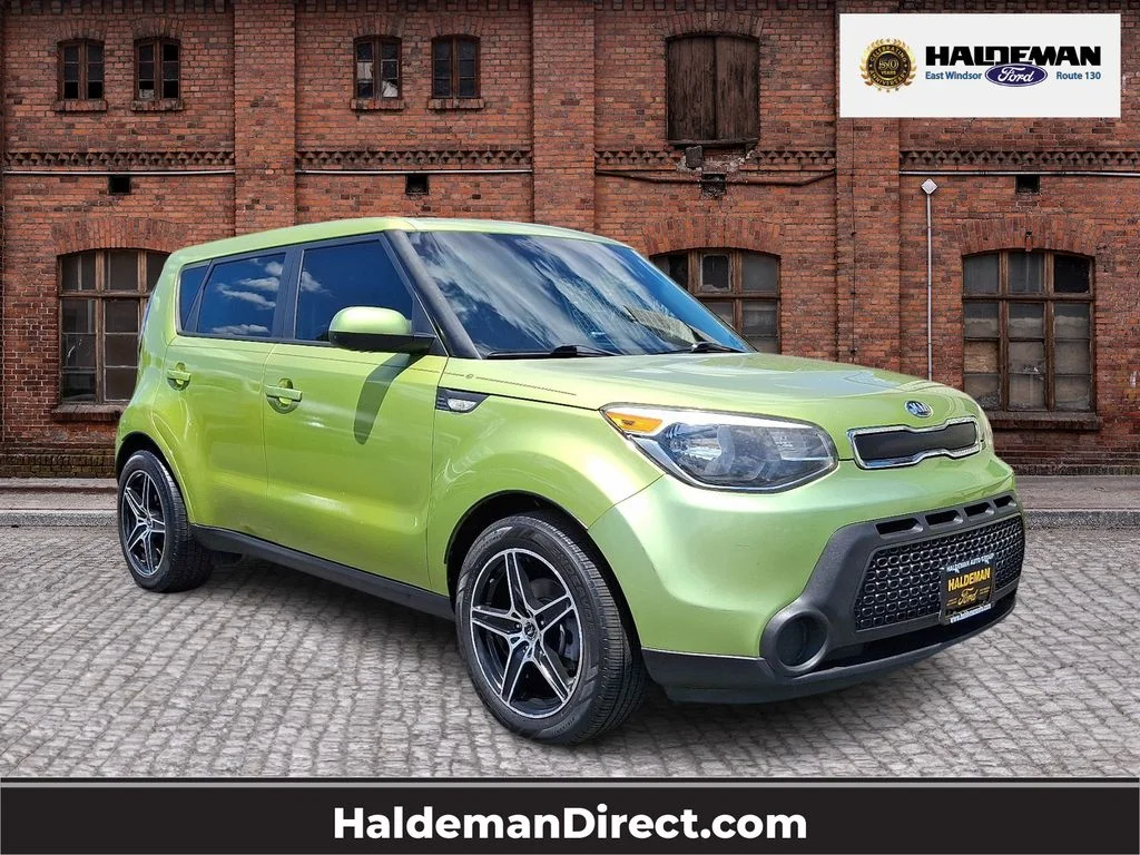 Used 2014 Green Kia Base image 1