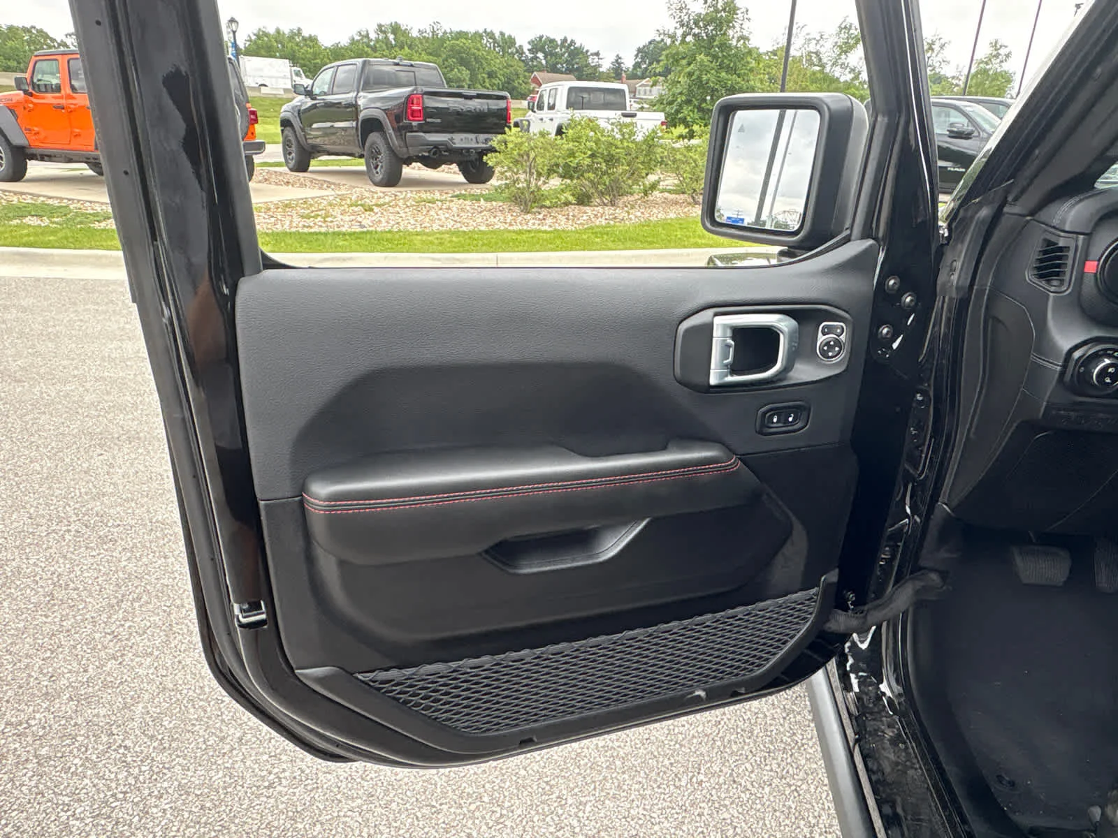 New 2026 Black Clear-Coat Exterior Paint Jeep Shadow Ops image 18