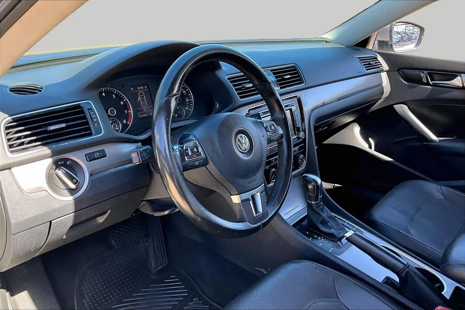 Used 2014 Platinum Gray Metallic Volkswagen SE image 15