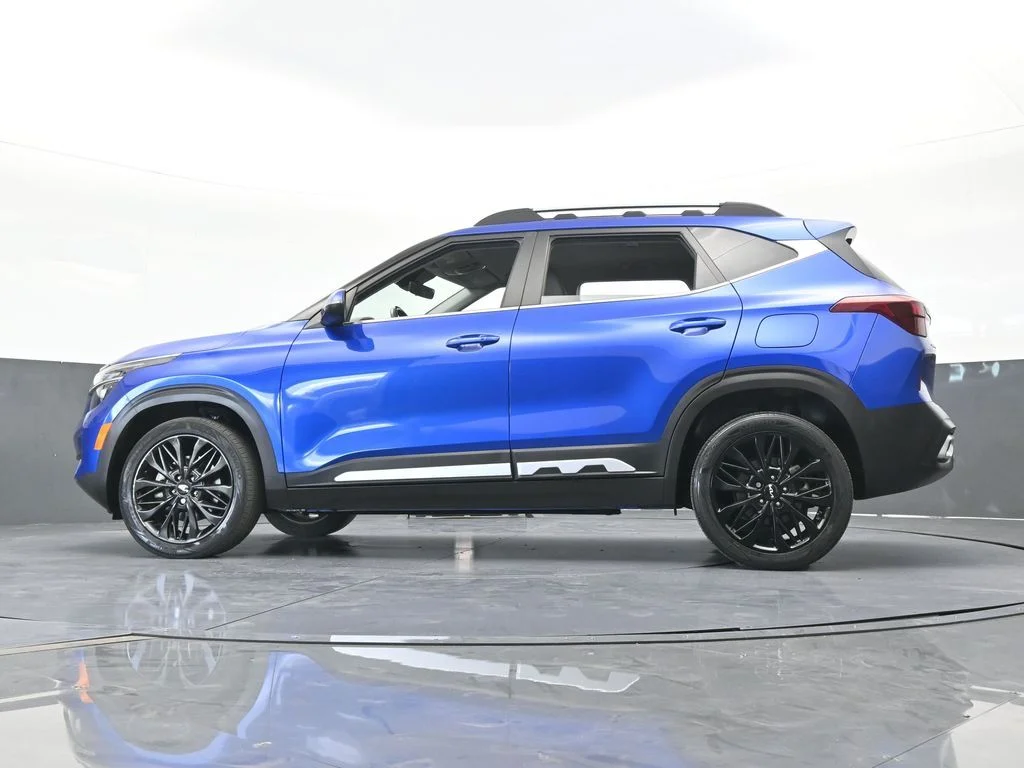 Used 2022 Neptune Blue Kia Nightfall image 55