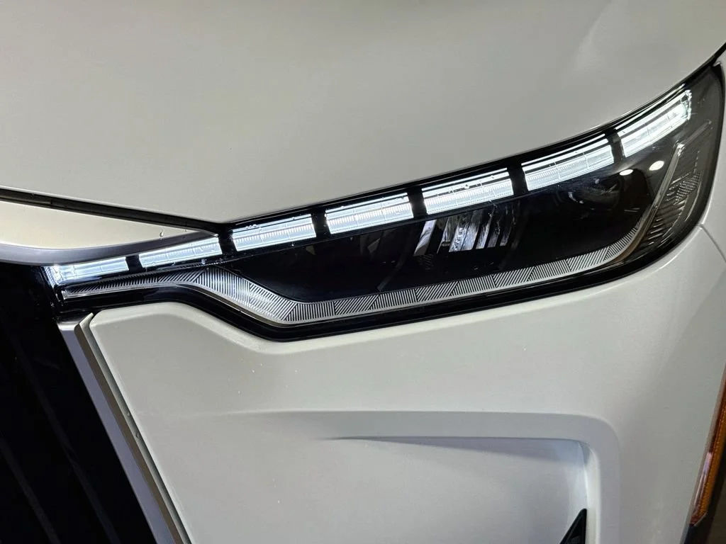 Certified Used 2027 White INFINITI PURE image 43