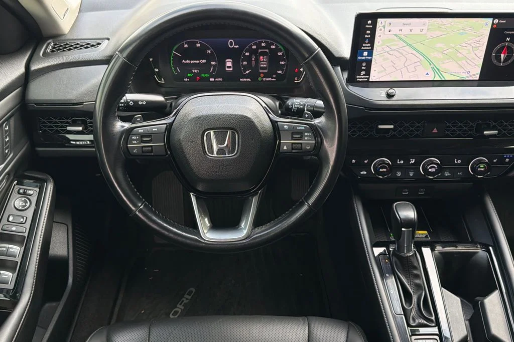 Used 2023 Platinum White Pearl Honda Touring image 16