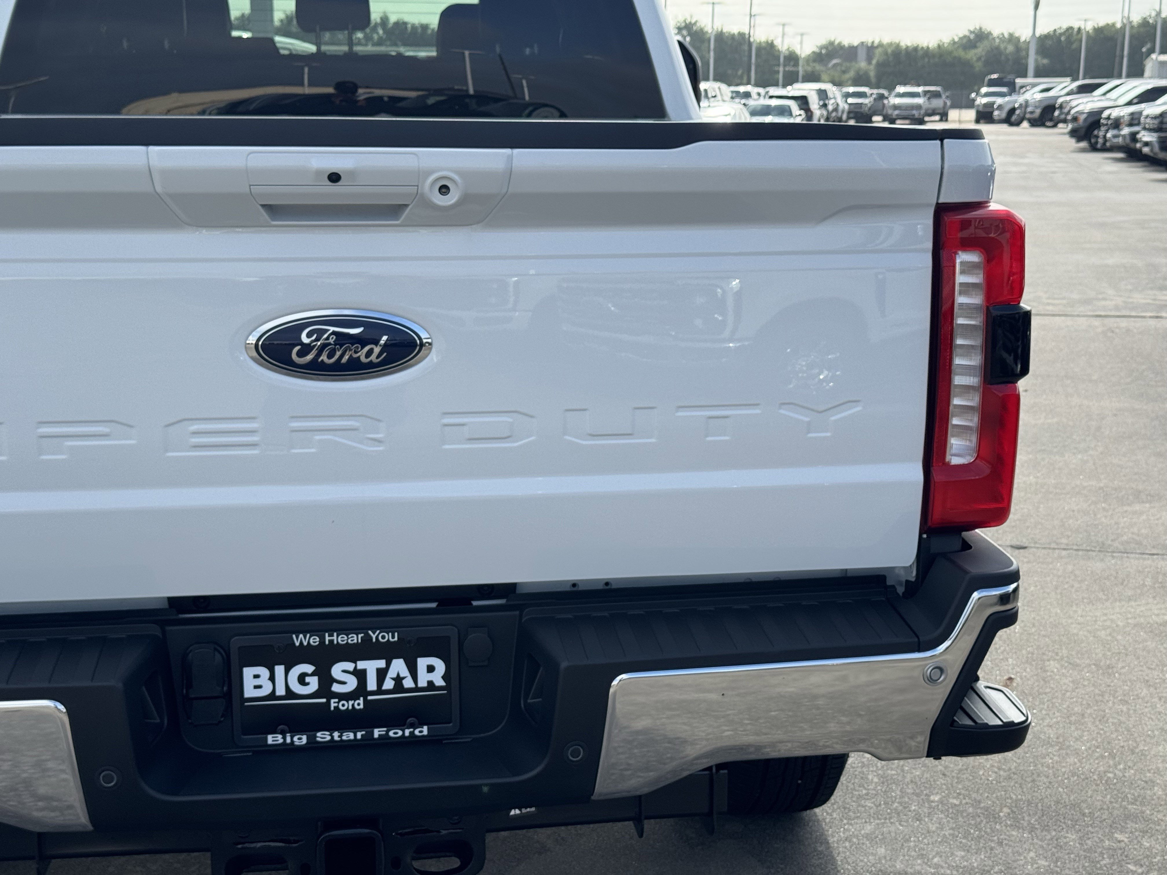 New 2026 Oxford White Ford LARIAT image 9