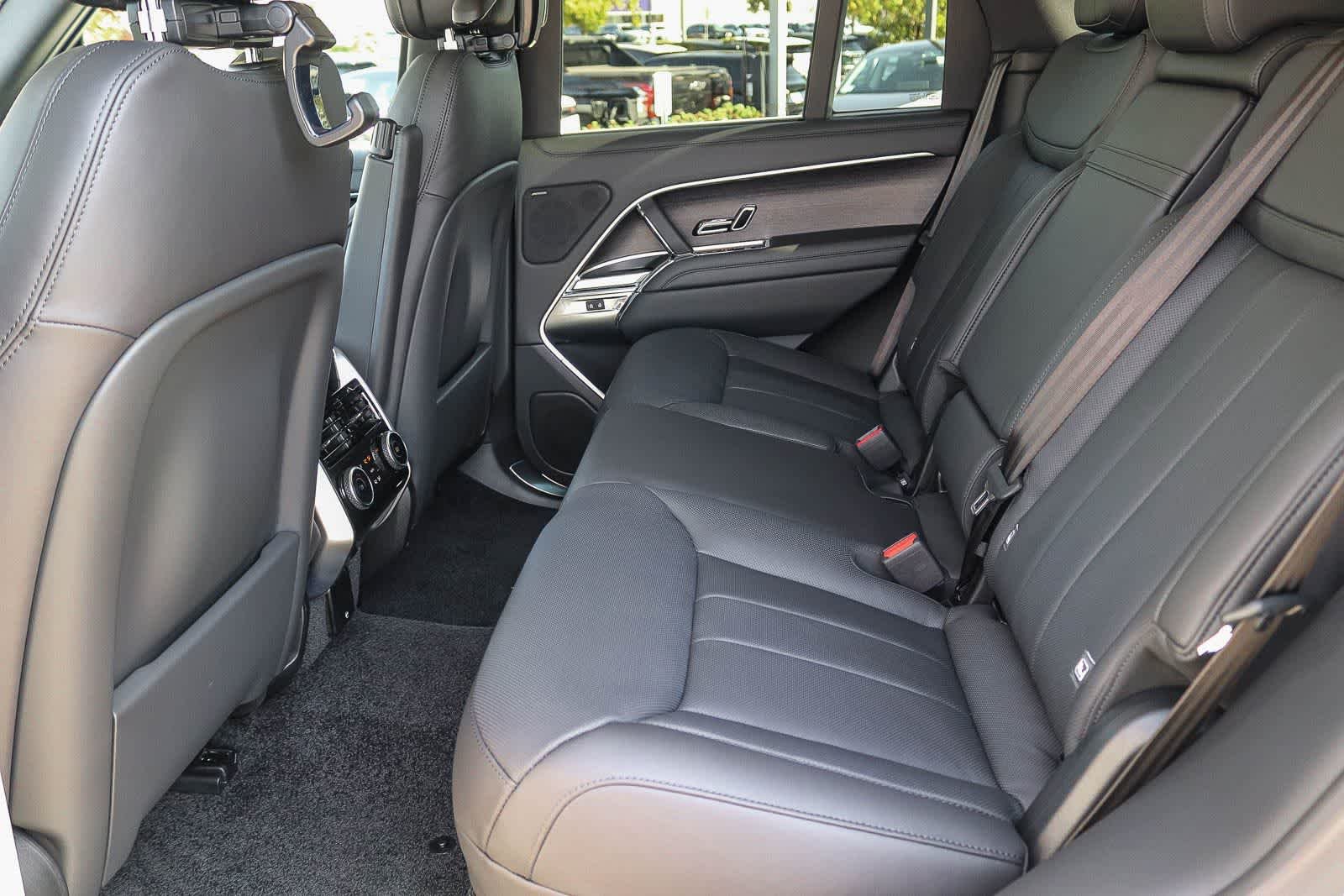 New 2026 Fuji White Land Rover SE image 16