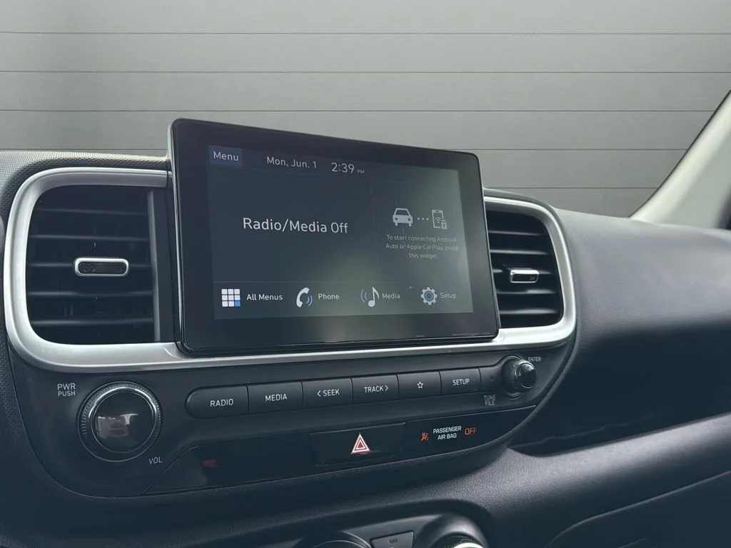 Used 2024 Black Hyundai SEL image 18