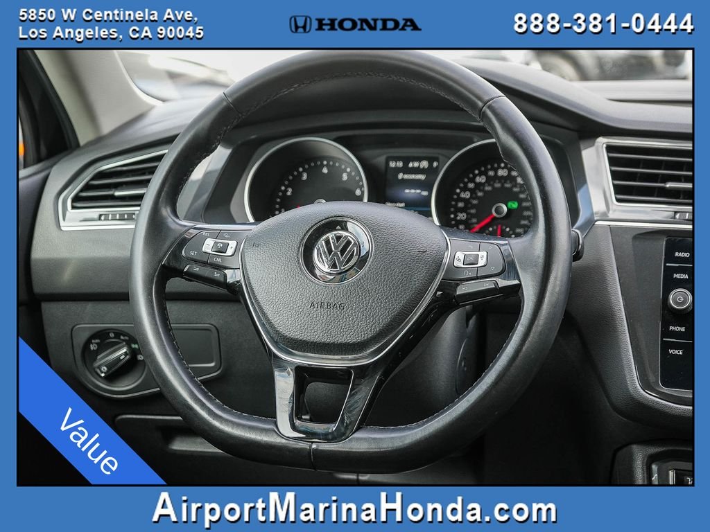 Used 2018 Pearl Metallic Volkswagen 2.0T SEL image 10