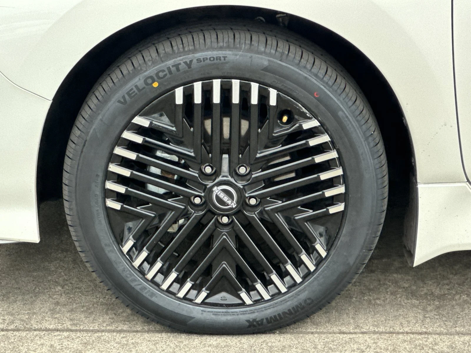 Used 2025 Super Black/Pearl White Nissan SV Plus image 23