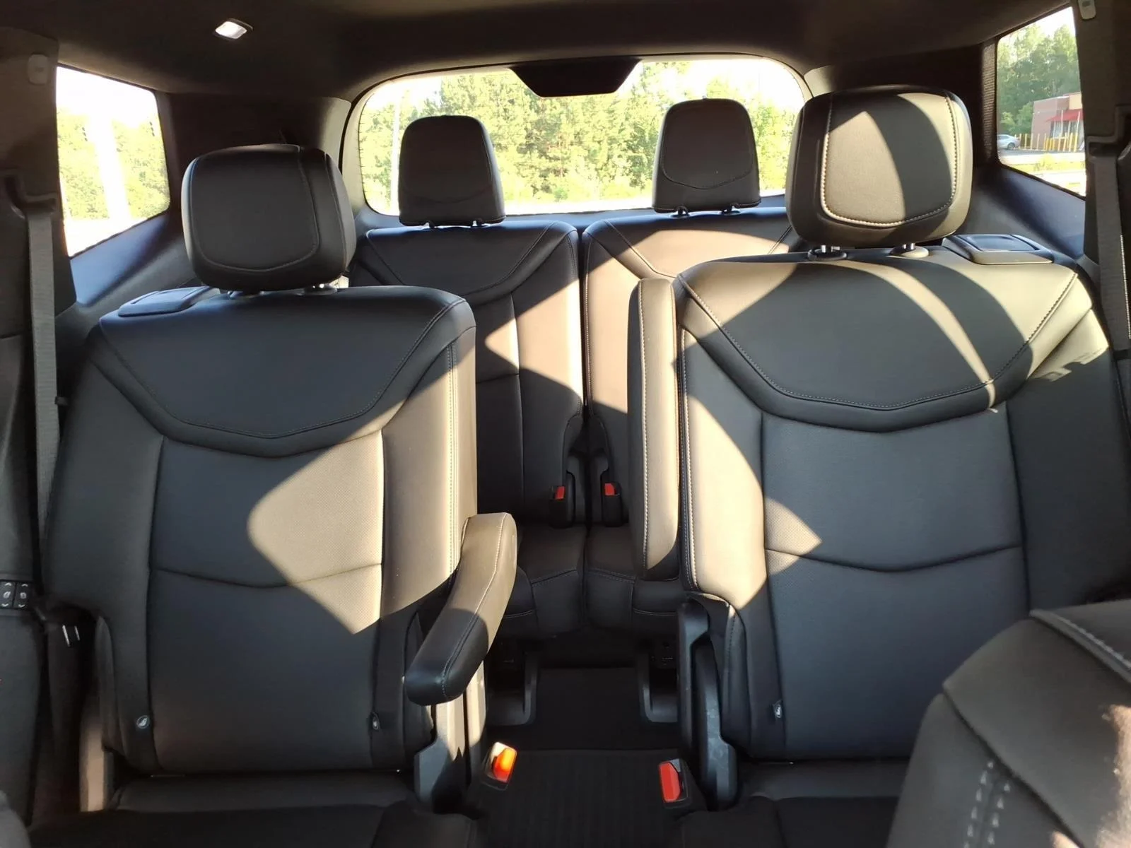 Used 2022 Crystal White Tricoat Cadillac Sport image 23