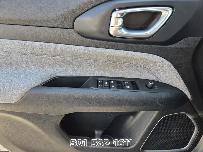 Used 2022 Billet Silver Metallic JEEP LATITUDE 4X4 image 32