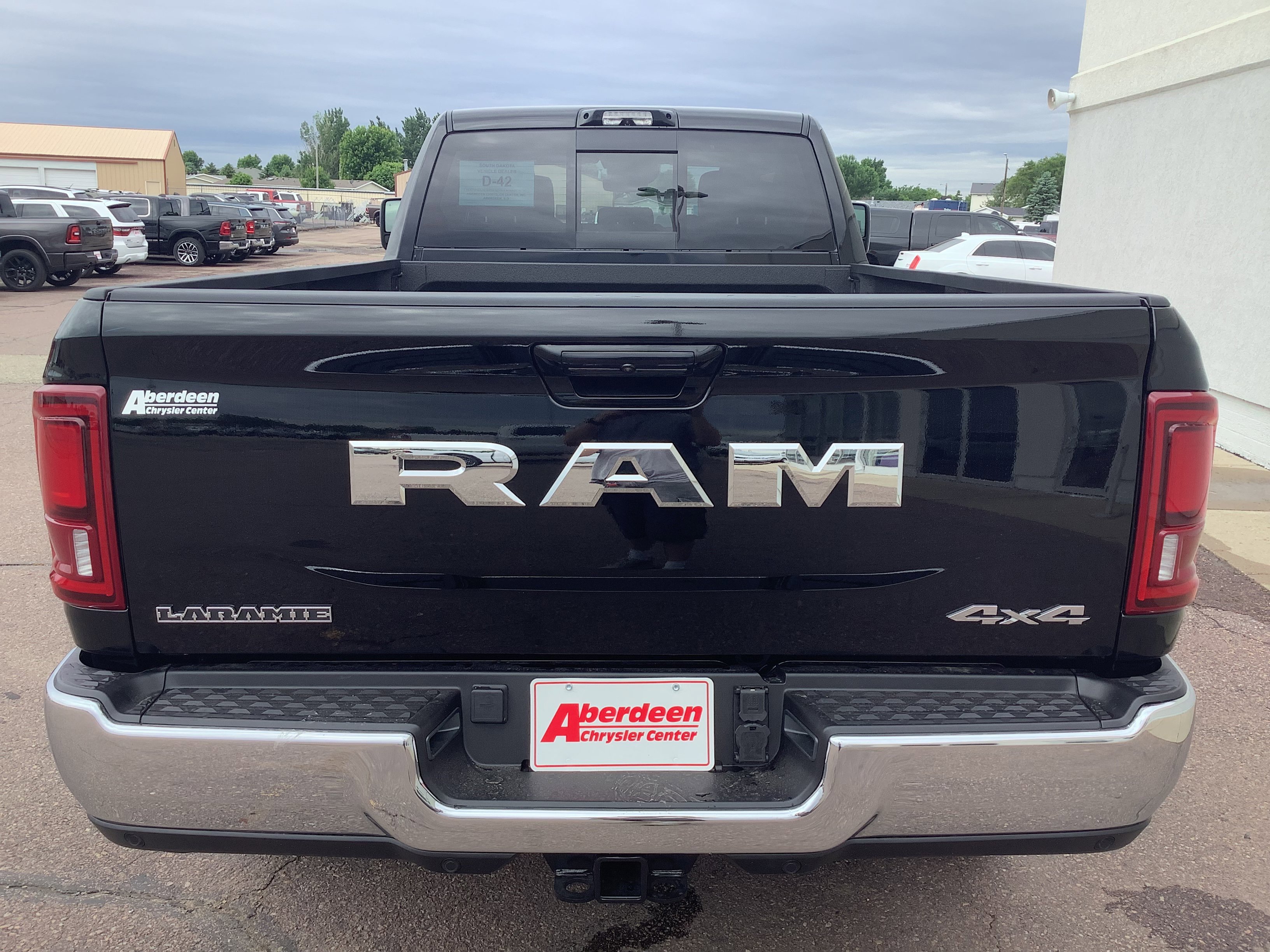 New 2026 Diamond Black Crystal Pearl-Coat Exterior Paint RAM Laramie image 6