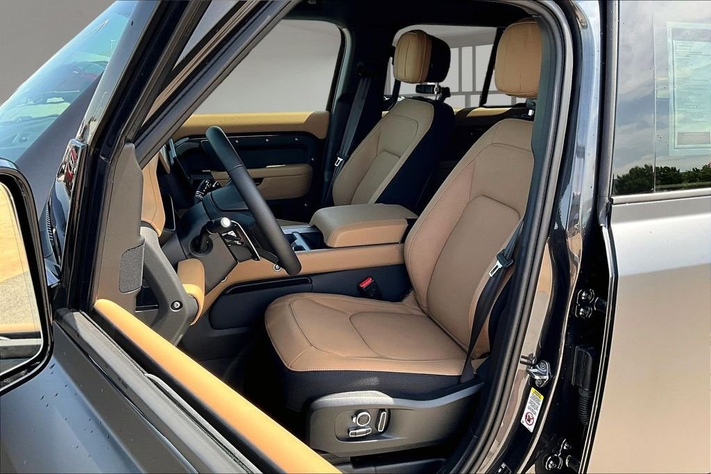 New 2026 Carpathian Grey Prem Met Land Rover V8 image 9