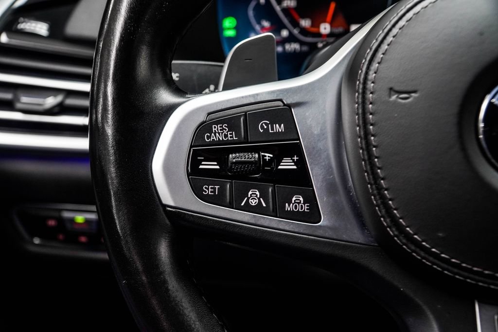 Used 2022 White BMW M50i image 31
