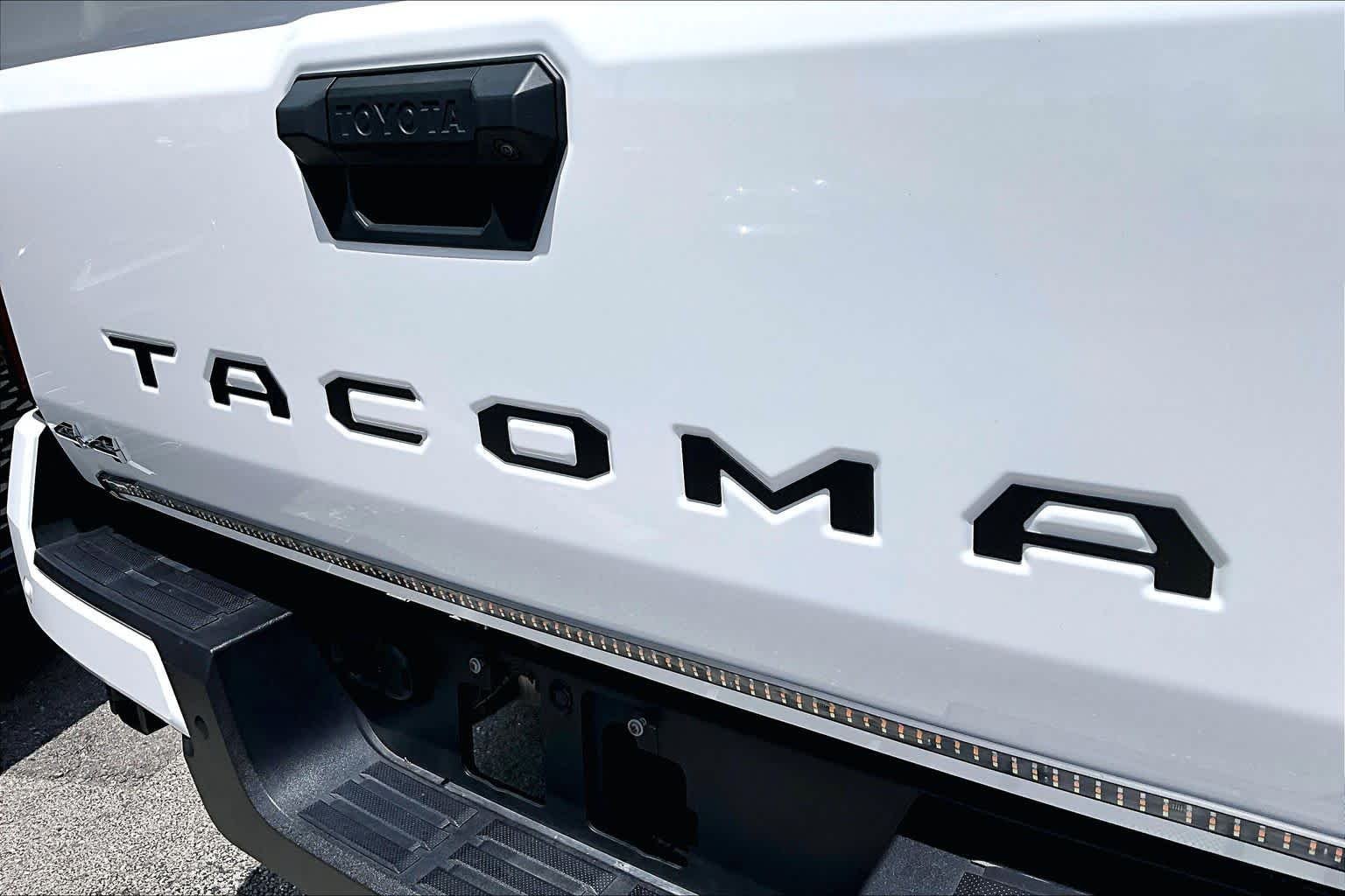Used 2024 Ice Cap Toyota SR5 image 10