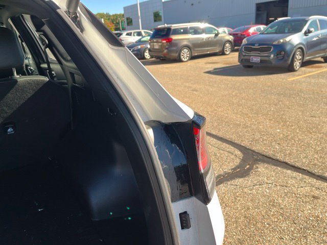 Used 2025 Glacial White Pearl Kia X-Line image 20