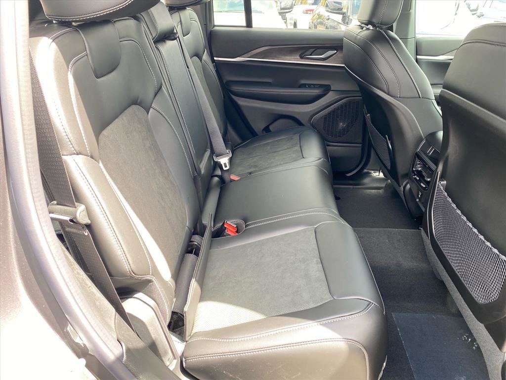 New 2026 Baltic Gray Metallic Clear-Coat Exterior Paint Jeep Altitude image 15