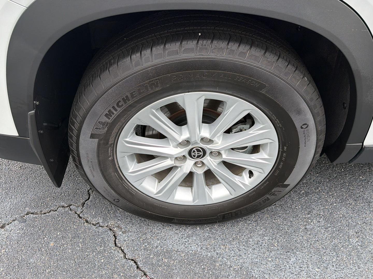 Used 2025 Wind Chill Pearl Toyota XLE image 39