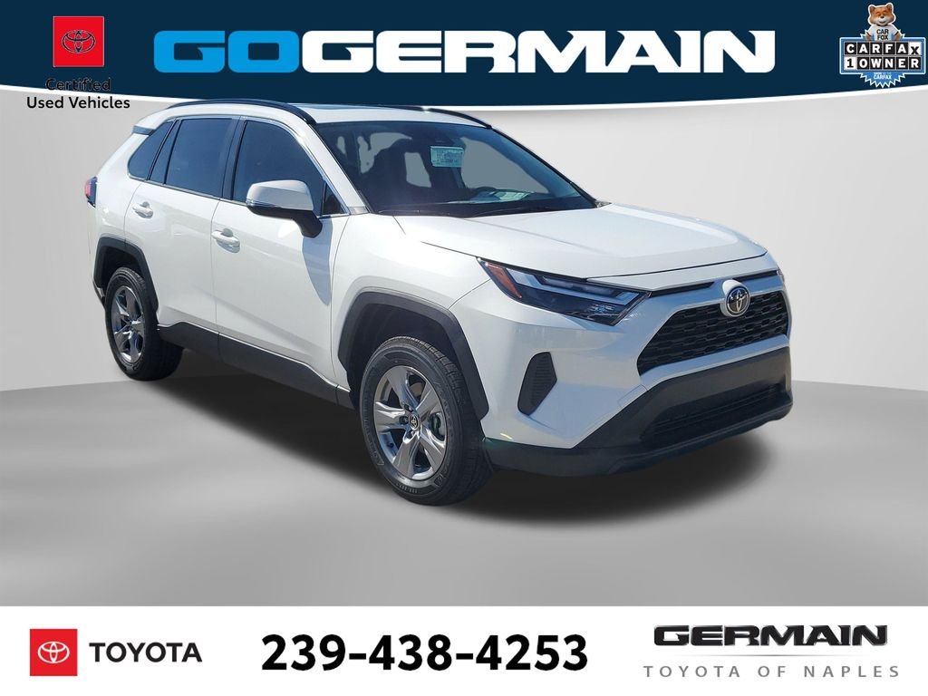 Used 2025 White Toyota XLE image 3