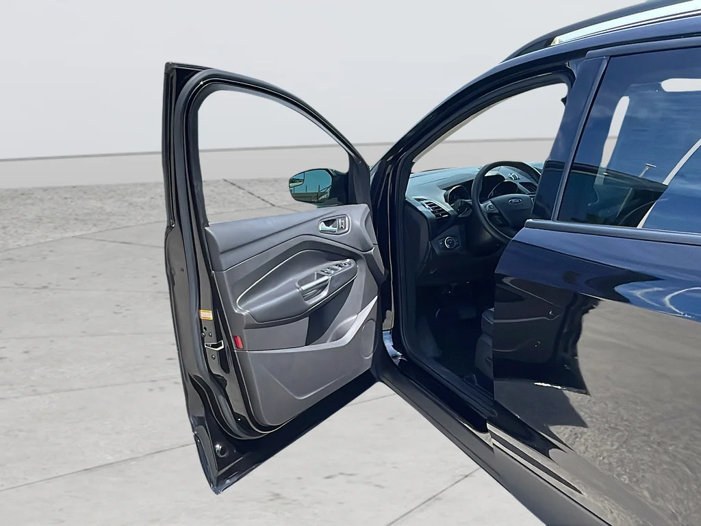 Used 2019 Black Ford SE image 35