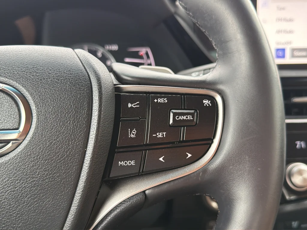 Used 2024 White Lexus 350 image 17