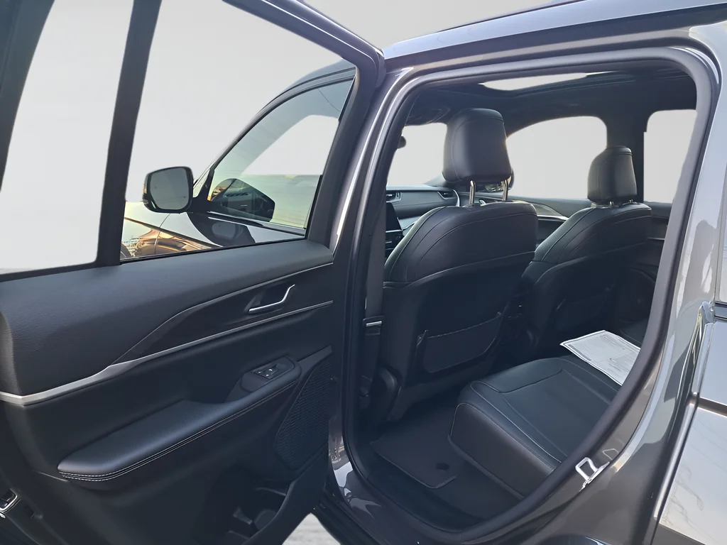 New 2025 Baltic Gray Metallic Clear-Coat Exterior Paint Jeep Limited image 12