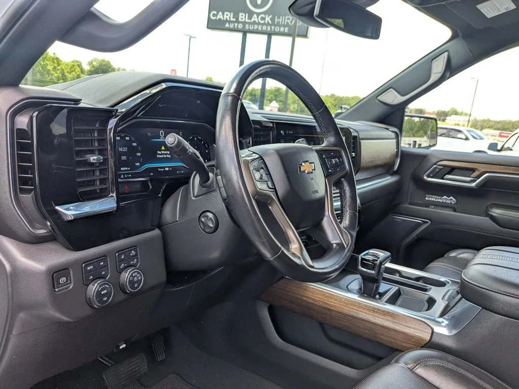Used 2023 Iridescent Pearl Tricoat Chevrolet High Country image 14