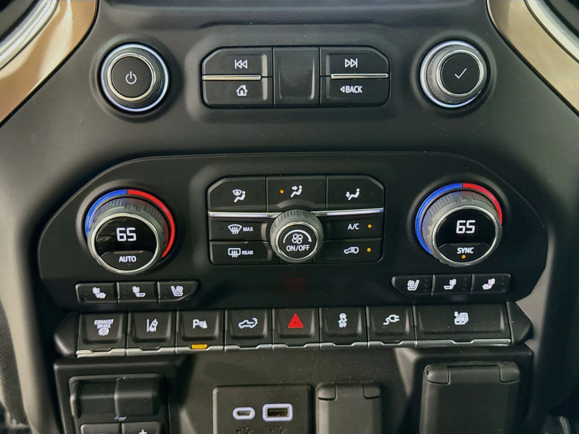Used 2022 MOSAIC BLACK METALLIC Chevrolet High Country image 18