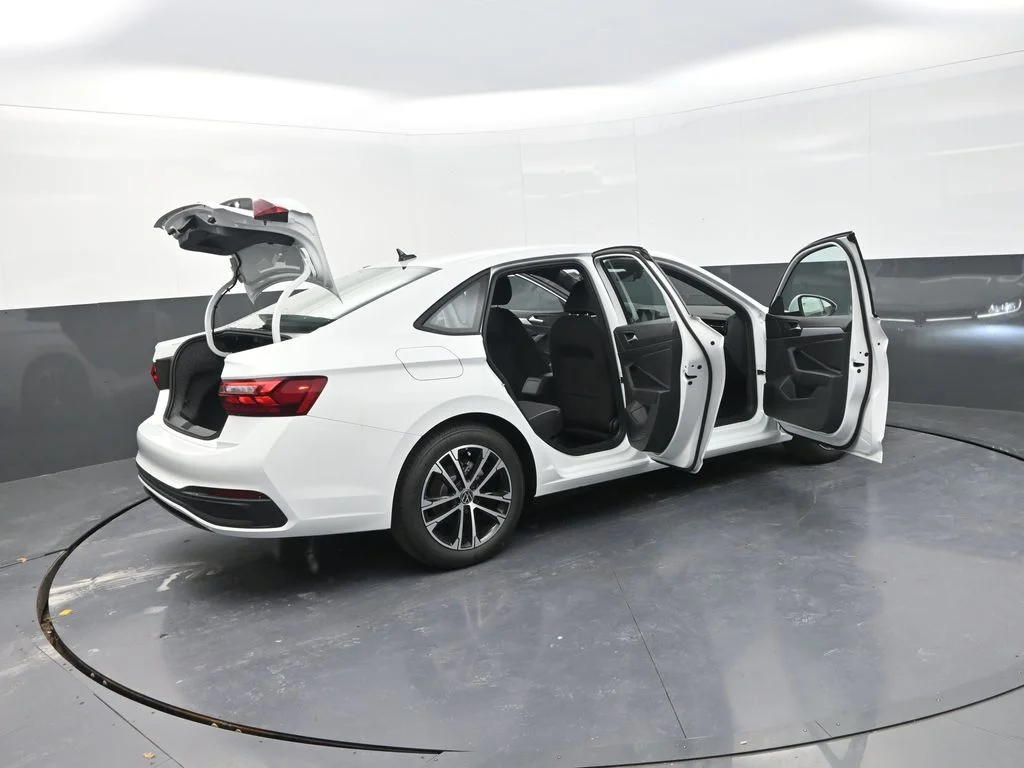 New 2026  Volkswagen 1.5T Sport image 34