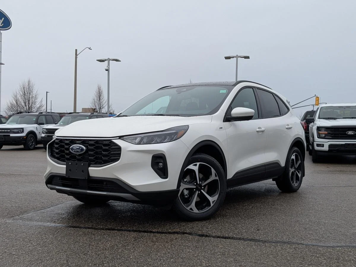 Used 2025 White Ford St-Line Select image 1