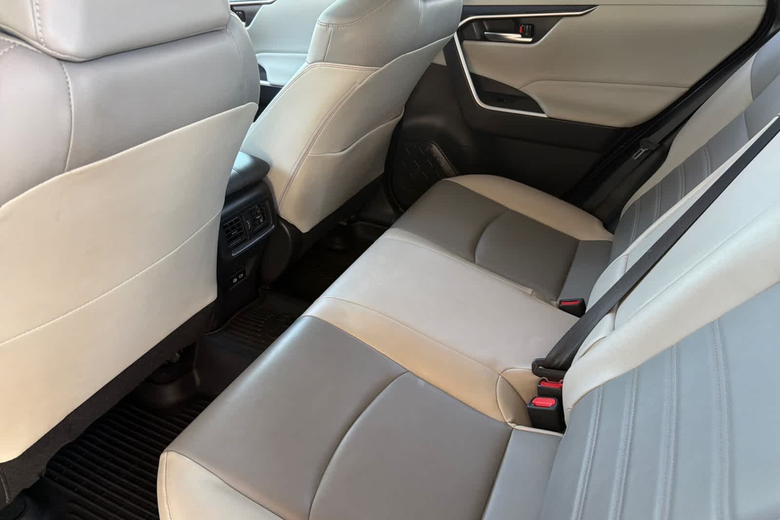 Used 2023 Silver Sky Metallic Toyota XLE Premium image 4
