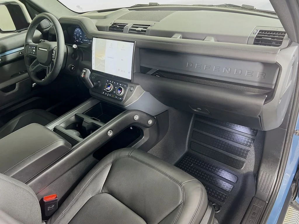 Used 2026 Tasman Blue Metallic Land Rover X-Dynamic SE image 30