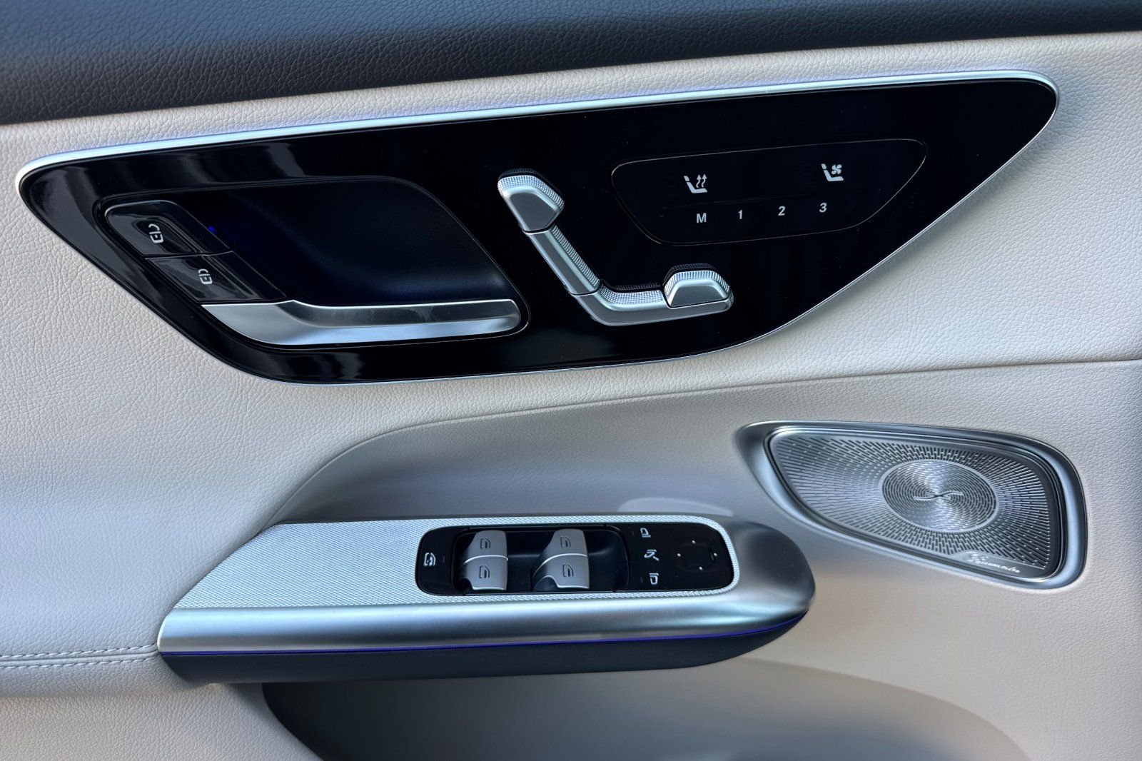 New 2027 Polar White Mercedes-Benz GLC 300 image 26