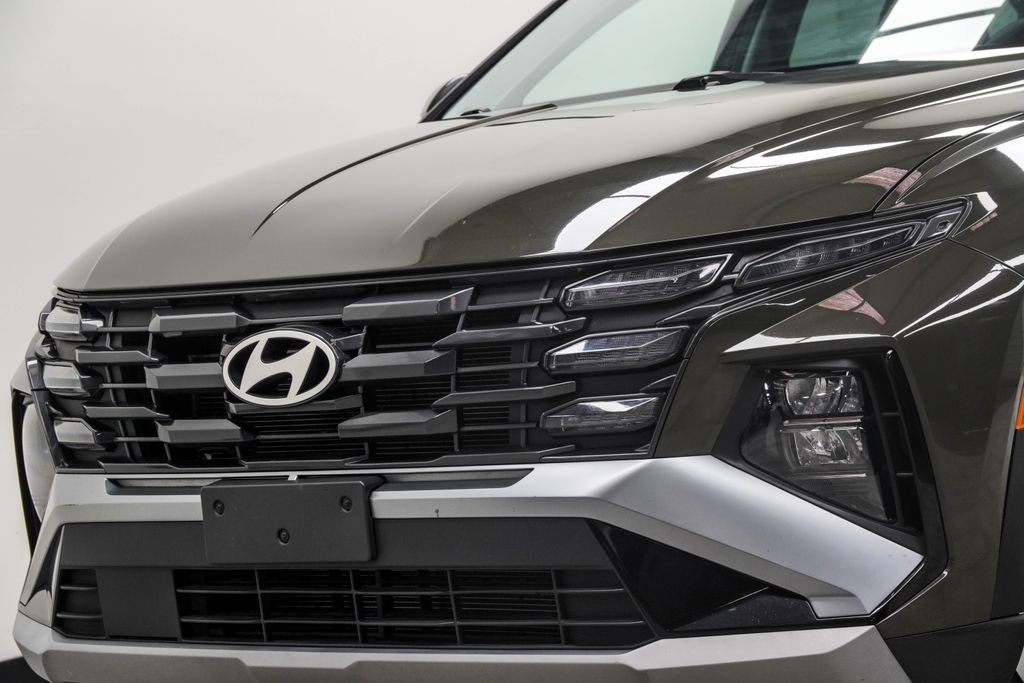 Used 2025 Green Hyundai SEL image 2