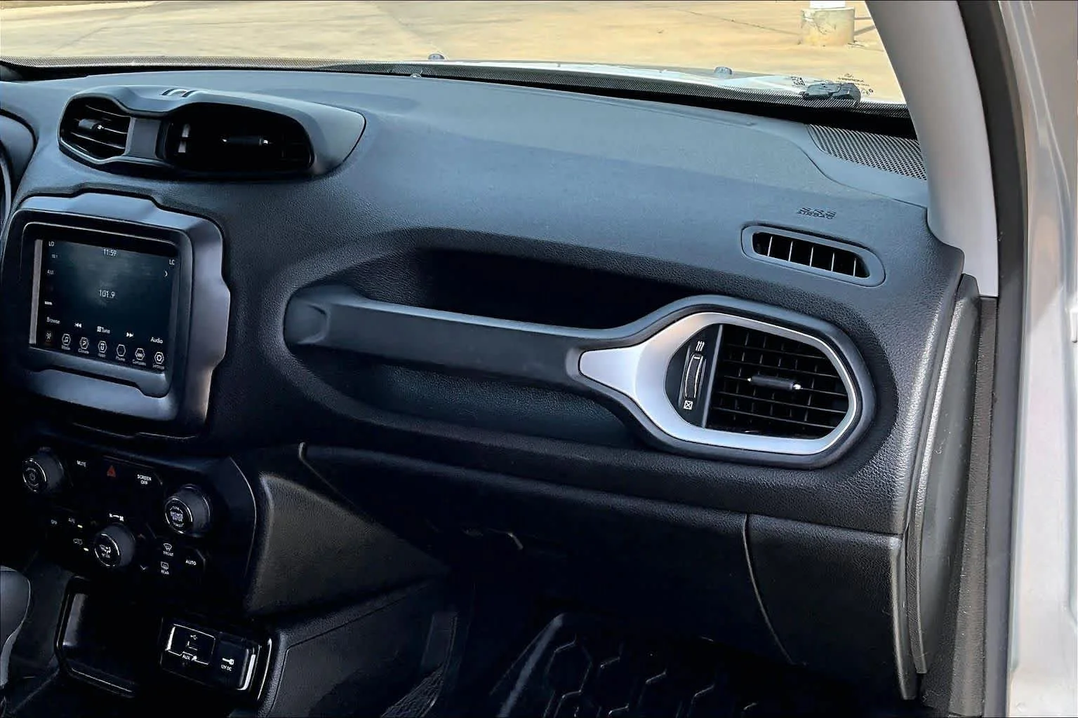 Used 2018 Glacier Metallic Jeep Latitude image 17